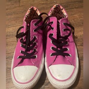 Converse Low Top Magenta size 9